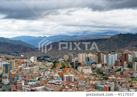 Panoramic view of La Paz, Bolivia Panoramic view of La Paz, Bolivia 4517037