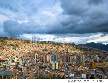 Panoramic view of La Paz, Bolivia Panoramic view of La Paz, Bolivia 4517039