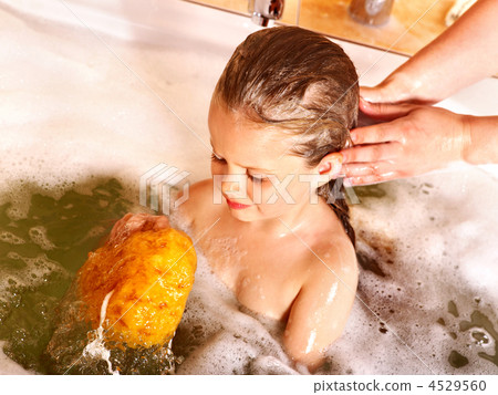 Kid washing hair by shampoo . 4529560