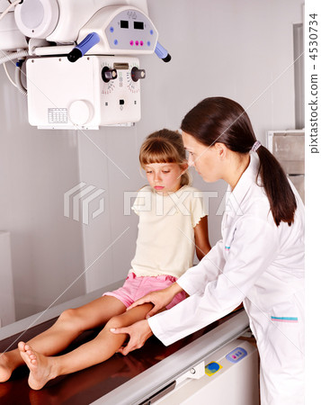 Child with doctor radiologist. 4530734
