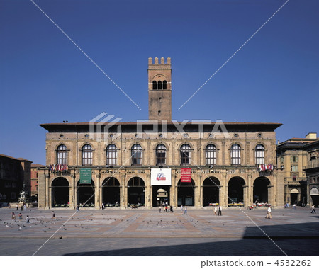 Maggiore square and city hall 4532262