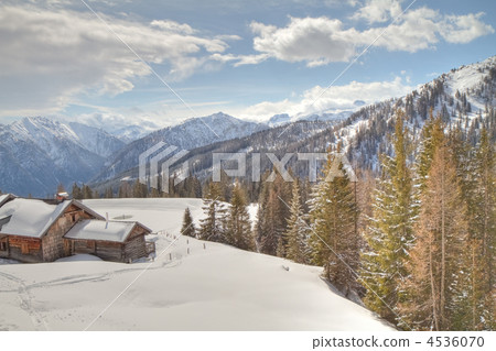 mountain cabin 4536070