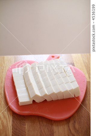 1 block of cut silken tofu 1 block of cut silken tofu 4536199
