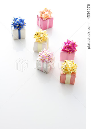 用彩帶的禮物 4556976