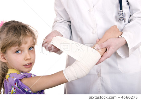 Doctor give first aid of child. Doctor give first aid of child. 4560275