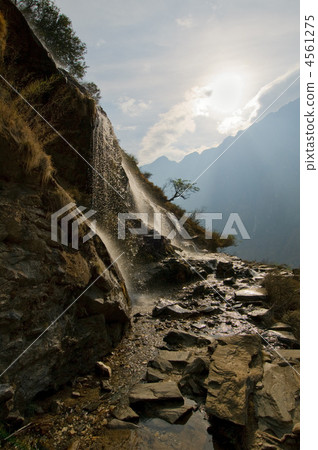 tiger leaping gorge, yunnan, china tiger leaping gorge, yunnan, china 4561275
