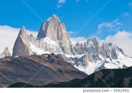 Fitz Roy mountain and Laguna de los Tres, Patagonia, Argentina 4562493