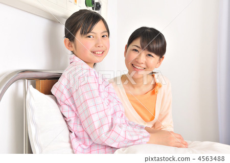 calling on someone who is ill, be hospitalized, girl 4563488