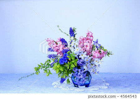 Spring flower arrangements 4564543