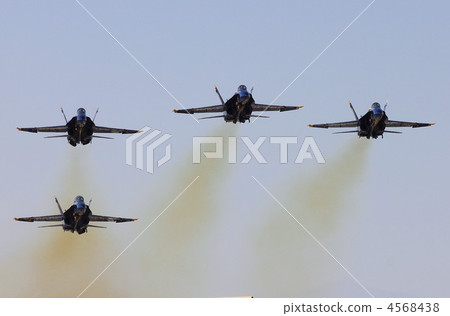 美國海軍示威隊，藍天使的四個飛機陣型起飛 4568438
