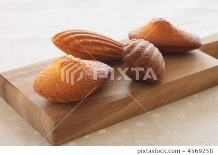 Baked confectionery Madeleine 4569258