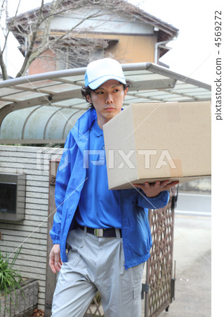 在小雨中交付 4569272