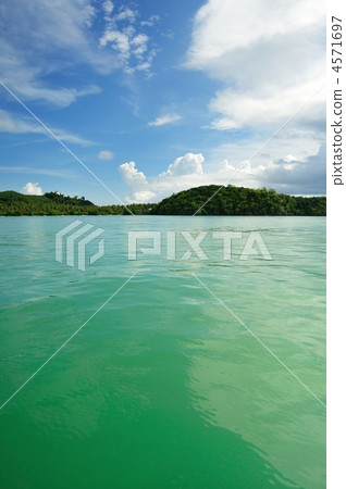 Inside the bay of Phi Phi Islands 4571697