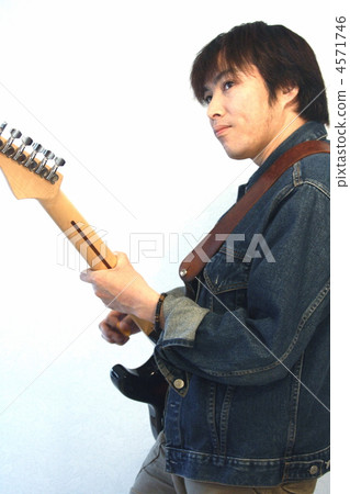 A man playing electric guitar 4571746