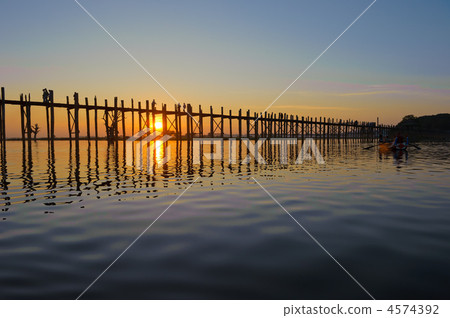 U Bein bridge, Mandalay, Myanmar 4574392