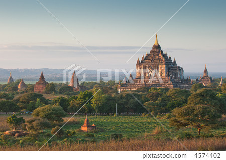 Sunrise over ancient Bagan, Myanmar Sunrise over ancient Bagan, Myanmar 4574402