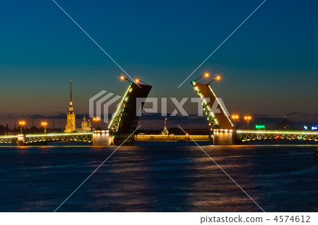 Night view of Palace Bridge, Saint Petersburg, Russia 4574612