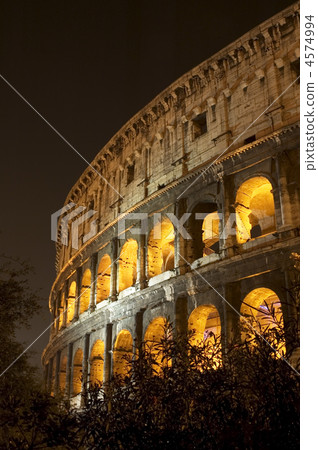 coliseum at night 4574994