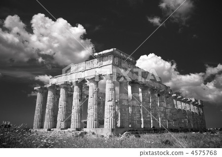 Greek temple in Selinunte Greek temple in Selinunte 4575768
