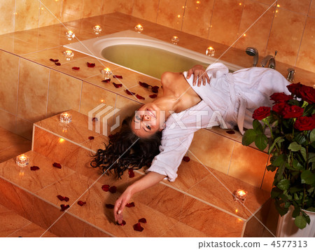Woman relaxing in bath. 4577313
