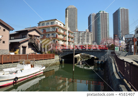 Walking around Tsukudajima · Okawabata River City 21 and Tsukuda Koibashi crossing the Tsutokawa branch 4581407