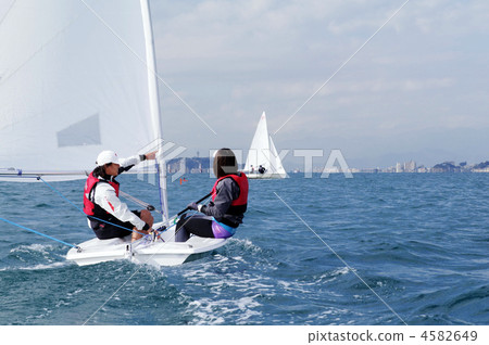 A couple doing a yacht A couple doing a yacht 4582649