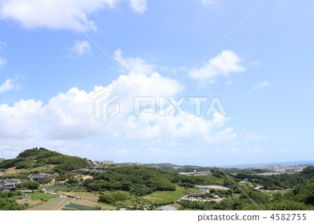 沖繩（天空和山丘）的景觀 4582755