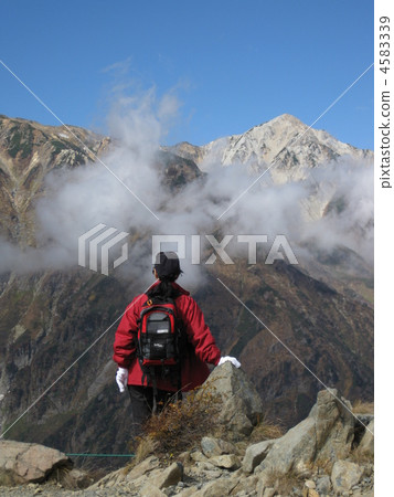 Mountain climbing of Shinshu Hakuba Northern Alps (at the summit) Mountain climbing of Shinshu Hakuba Northern Alps (at the summit) 4583339