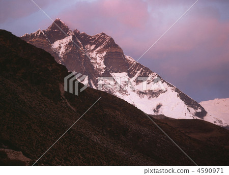 Sunset from Nepal Dimbotier in ROCHIE (8501 m) Sunset from Nepal Dimbotier in ROCHIE (8501 m) 4590971