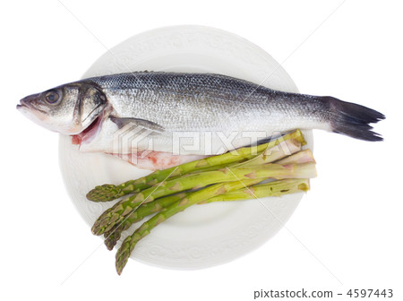sea bass with asparagus 4597443