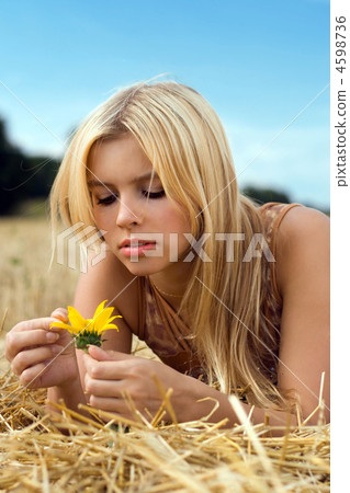 young blonde 4598736
