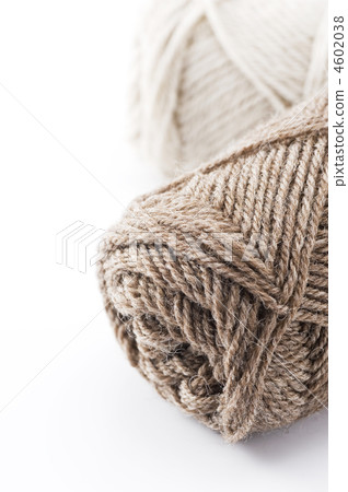 羊毛球特寫鏡頭在白色背景的 羊毛球特寫鏡頭在白色背景的 4602038