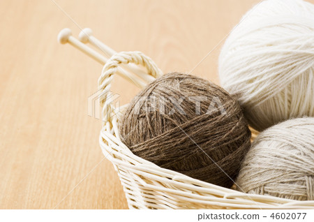 在籃子裡的羊毛球 在籃子裡的羊毛球 4602077