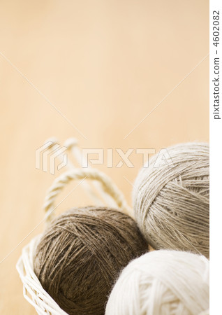 在籃子裡的羊毛球 在籃子裡的羊毛球 4602082