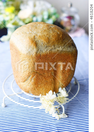 1 kin, 1 loaf of bread, white bread 4618204