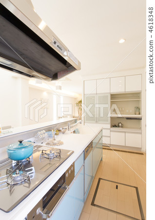 A kitchen 4618348