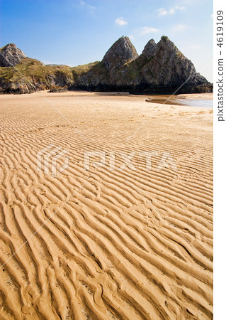 Three cliffs bay in Gower, Wales, UK 4619109