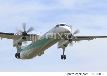 Aircraft landing 4620010