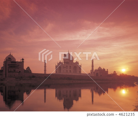 Sunset of Taj Mahal 4621235