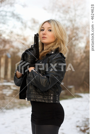 Arrogant pretty woman 4624628