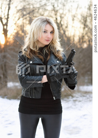 Curious pretty woman 4624634