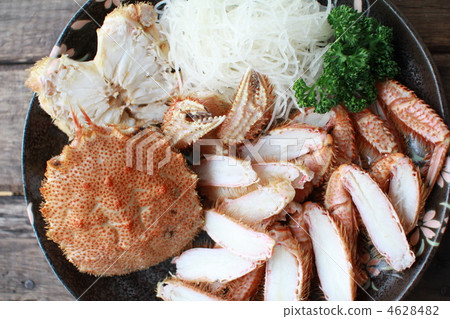 A slice of Hokkaido hairy crab, full of meat 4628482