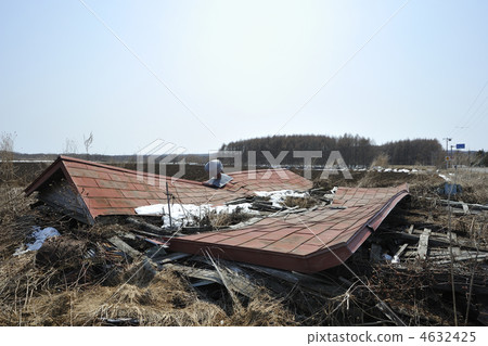 Collapsed house Collapsed house 4632425