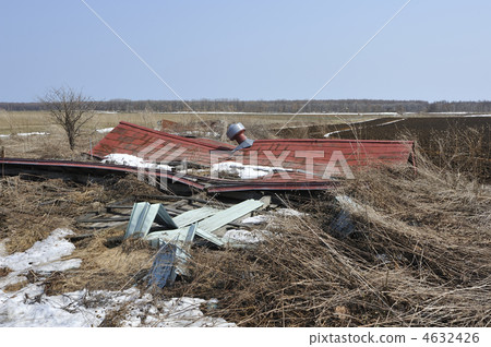 Collapsed house 4632426