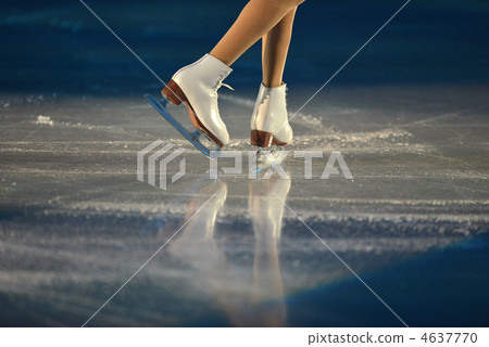 Figure skating shoes 4637770