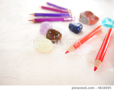 彩色鉛筆和電源石 彩色鉛筆和電源石 4638095
