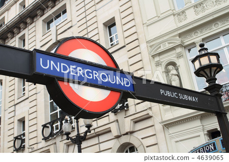 London subway entrance 4639065