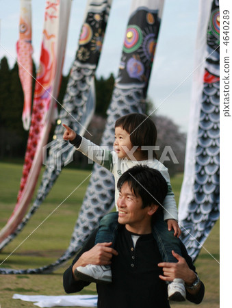 Father of a shoulder car and child carp streamer Father of a shoulder car and child carp streamer 4640289