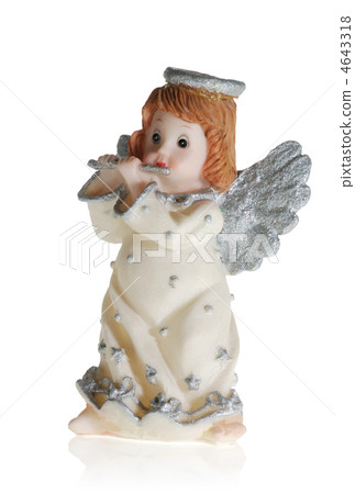 angel playing on a flute 4643318