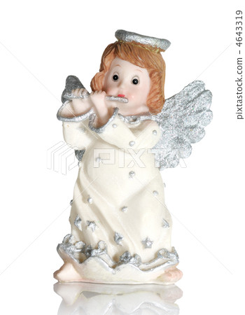 angel playing on a flute 4643319